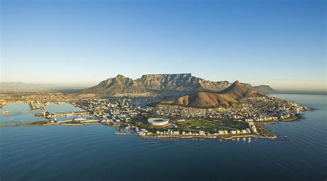 表山是俯视南非开普敦市的一个里程碑式的高清图片下载-正版图片502832166-摄图网