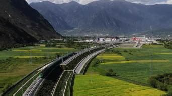拉萨到林芝铁路6月25日开通，动车首次开进西藏 - 封面新闻