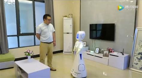 智能家庭机器人,智能家庭服务机器人,家庭机器人_大山谷图库