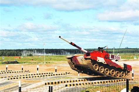 “国际军事比赛-2021”“坦克两项”在莫斯科阿拉比诺靶场开赛
