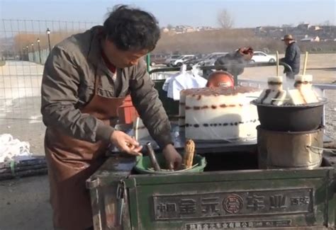 卖切糕的新疆小哥感叹：名声被同行搞臭以后，生意一年比一年难做__财经头条