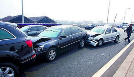 三车追尾事故责任认定怎么划分|交通事故 - 驾照网