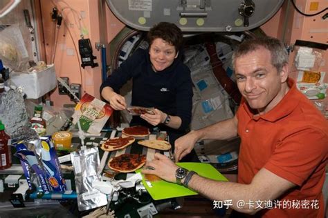 在空间站生活，航天员的伙食怎么样？能吃到新鲜的水果蔬菜吗？_食物_我国_进行