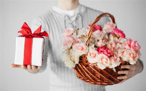 过年去女朋友家带什么礼物 什么礼物适合送给女友父母_伊秀情感网|yxlady.com