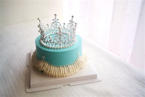 爆款儿童生日蛋糕皇冠摆件 烘焙蛋糕装饰皇冠 水钻珍珠皇冠批发-阿里巴巴