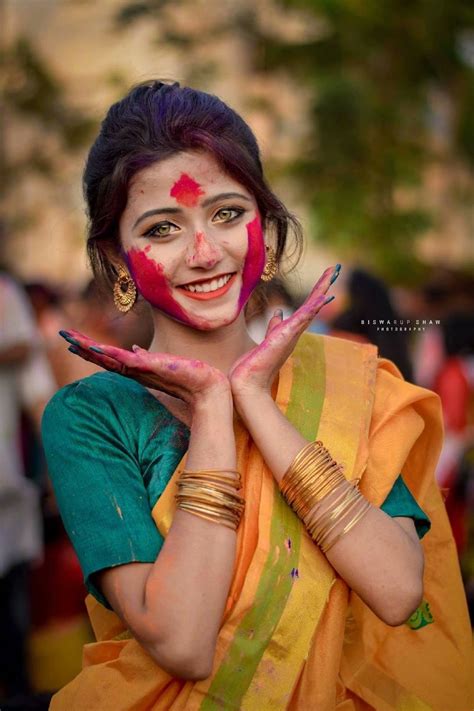 Riya Sanyal ，一位来自印度的女孩因为迷人的眼睛与笑容红遍网络