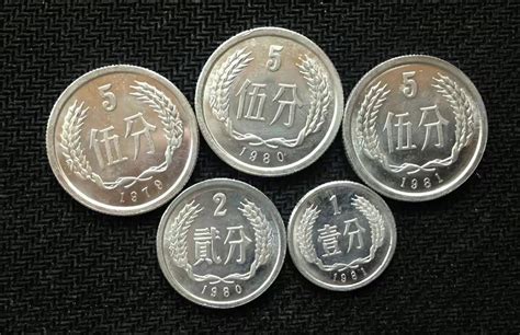 一元硬币手图片