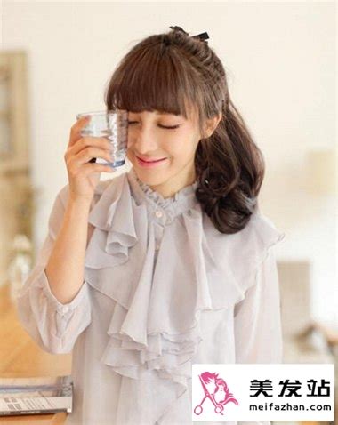 温柔扎马尾女生头像