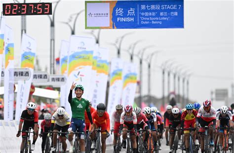 2022第二十一届环青海湖国际公路自行车赛开赛