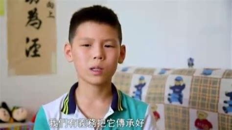 小小年纪 男孩就将传承中国文化视为责任与义务_凤凰网视频_凤凰网