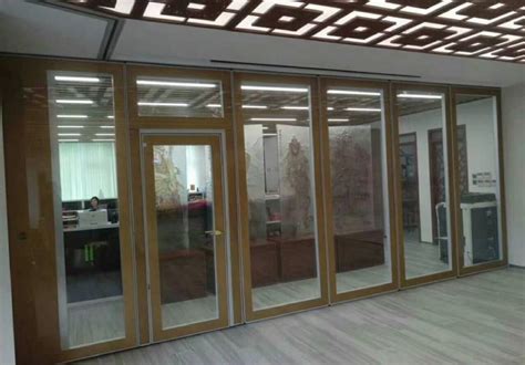 观澜餐厅玫瑰金玻璃移动屏风折叠门定制-深圳赛勒尔隔断工程有限公司
