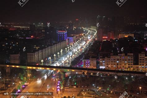 云南最美步行街，用紫陶建成，白天空无一人，晚上却是狂欢
