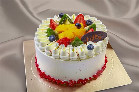 DIY生日蛋糕的做法_【图解】DIY生日蛋糕怎么做如何做好吃_DIY生日蛋糕家常做法大全_贪吃的大脸猫_豆果美食