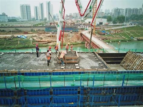 柳州城建集团：柳州凤凰岭大桥首个水中主墩混凝土浇筑完成 - 砼牛网