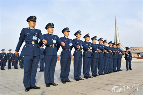 中国空军首批士官长正式上岗履职 成军官助手(图)|士官学校|空军部队_凤凰资讯