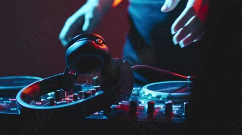 2017最嗨迪厅DJ版打碟现场，一曲：都是酒精惹的祸_腾讯视频