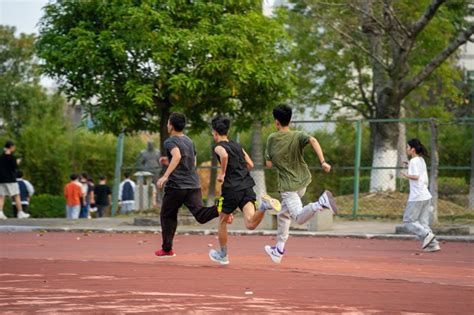 “奔跑吧·少年”进社区 运动小达人参与忙 - 新界 | 河南手机报