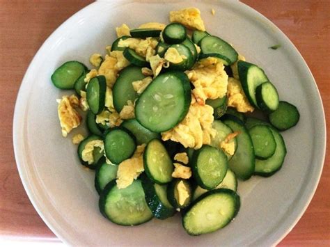 【黄瓜炒鸡蛋的做法步骤图，黄瓜炒鸡蛋怎么做好吃】春秋健康_下厨房