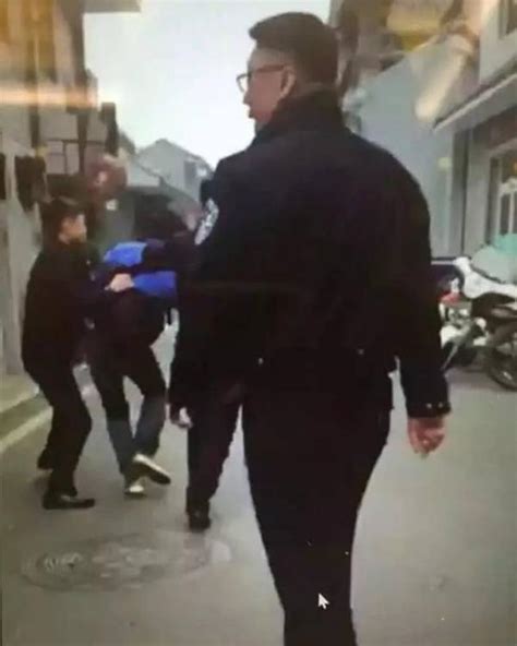 济南7警察强删记者视频导致冲突 官方：处置方式不对