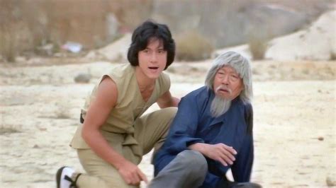 成龙与袁和平在《蛇形刁手》(1978) 拍摄现场。 - 知乎