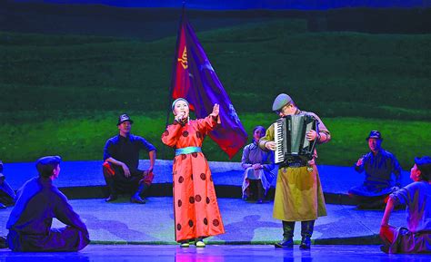 《草原上的乌兰牧骑》：一面旗帜的红色记忆-北国风光-内蒙古新闻网