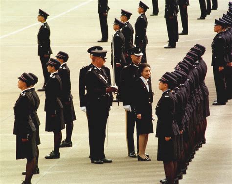 谁有“97年以前的香港皇家警察帽徽”的图片