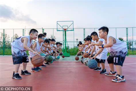 河北广宗：“篮球小子”的快乐暑假 - 封面新闻