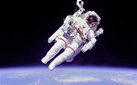 人类迈向太空第一步，1965年苏联宇航员首次太空行走_凤凰网视频_凤凰网