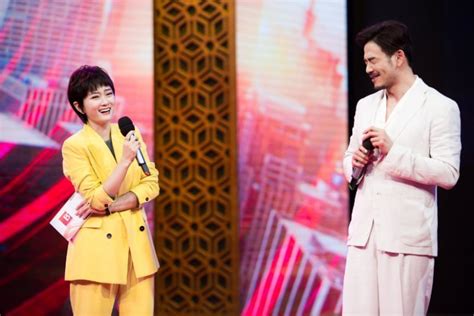 《我们都要好好的》发布会 主持人刘小溪邀杨烁刘涛分享台前幕后 - 360娱乐，你开心就好