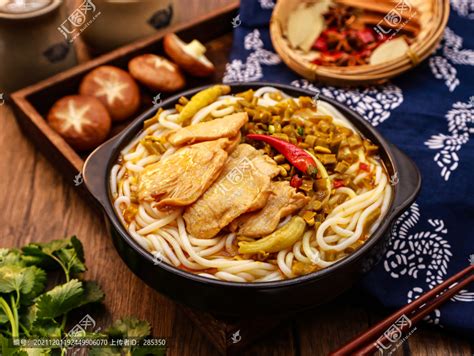 泡椒鸡肉米线,中国菜系,食品餐饮,摄影素材,汇图网www.huitu.com