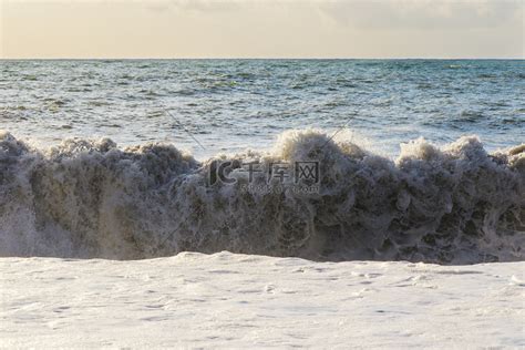 风雨如磐的黑海。高清摄影大图-千库网