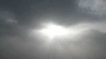 拨开云雾见天日！（2023年4月7日清晨拍摄于江西吉安城区）