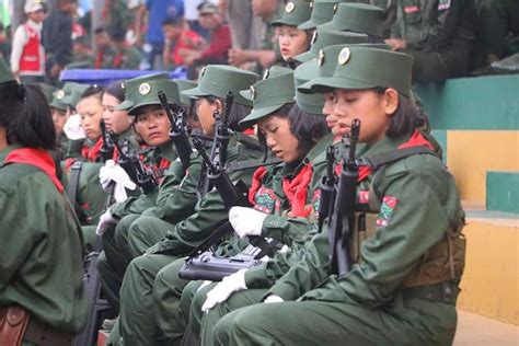 实拍缅甸佤邦女兵_腾讯视频