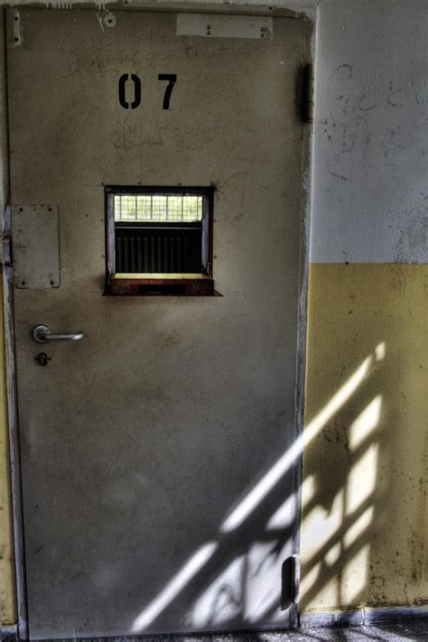 监狱 细胞 牢房 监狱翼 铁扇门图片免费下载 - 觅知网