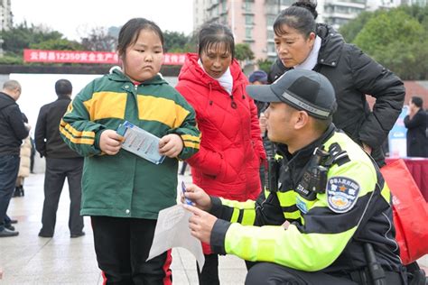 交通宣传的排头兵——记铜梁区公安局交巡警支队一大队教导员李腊 – 重庆长安网