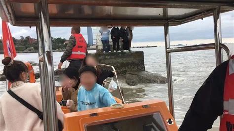 12名游客被困鼓浪屿礁石 多方出手救援