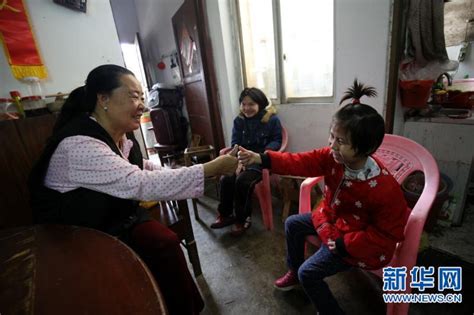 62岁爱心妈妈坚持27年 养育数十名孤残儿童