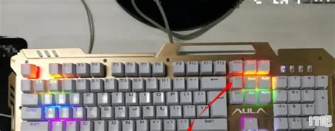 键盘怎么调灯光特效（普通机械键盘灯光颜色怎么切换） | 说明书网