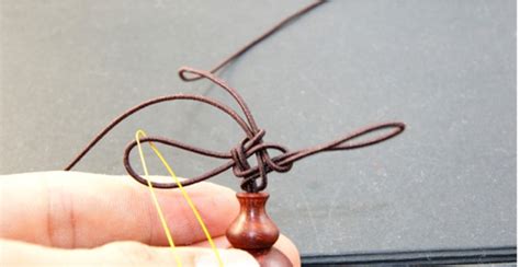 佛珠手链最终—穿三通结尾的打结绳结编法方法图解(2) - 制作系手工网