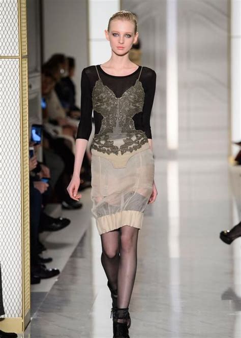 巴黎时装周丨Alexander McQueen 2020春夏-服装巴黎时装周-服装设计网