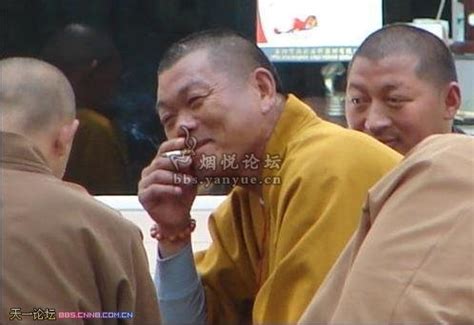 非主流头像和尚抽烟