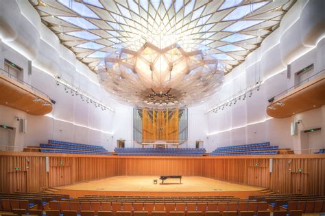 成都城市音乐厅运营满1年 为观众奉献252场音乐演出_腾讯视频