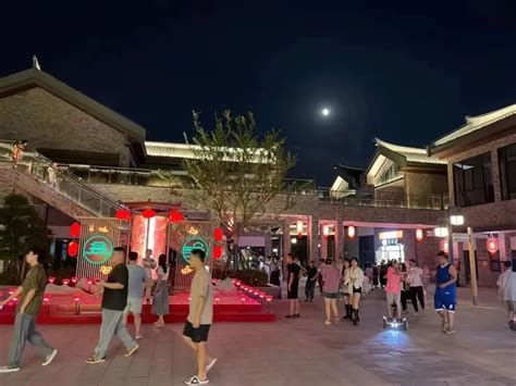 元旦假期荆楚游客接待量稳中有升 方特冰雪小镇游人如织 - 荆州市文化和旅游局