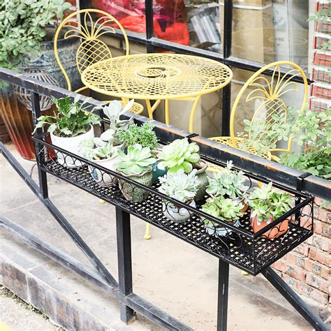 户外阳台壁挂式花架 铁艺栏杆悬挂植物花盆架 窗台欧式花架子-阿里巴巴