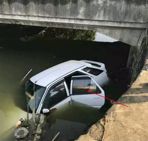 汽车掉入水里如何自救-有驾