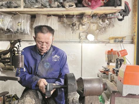 当代工匠第3期： 矮哥修鞋匠的高大人生 - 故事 - 新湖南