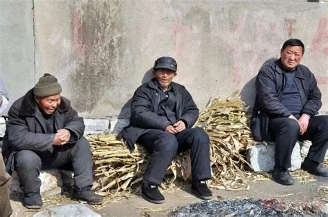 非主流蹲墙角头像