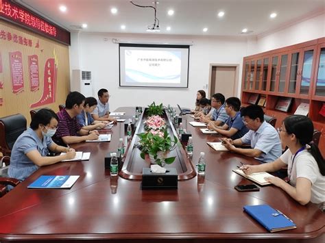 清新绿色环保局宣传教育培训PPT模板下载_红动中国