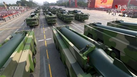 受阅装备展现中国军队“硬实力” 40%首次亮相|组图__凤凰网