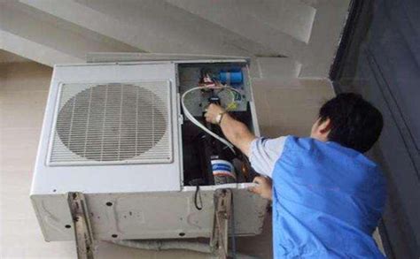 男性维修工人上门检修立式空调元素素材下载-正版素材402135374-摄图网